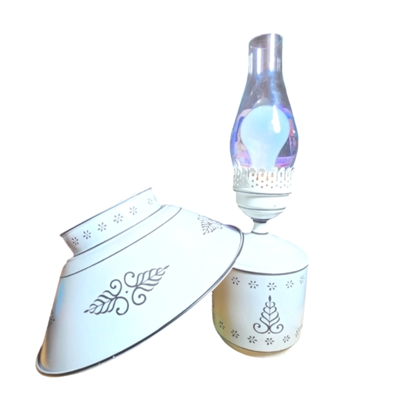 Vintage Toleware Ivory & Black Tole Metal & Glass Chimney Electric Desk Lamp 16" - Picture 5 of 13